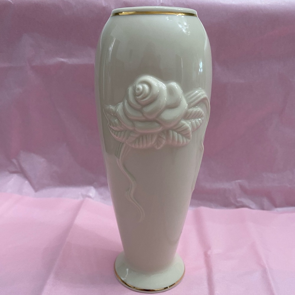 EUC VTG 7.5” Tall Lenox Rose Blossom Cream Porcelain Bud Vase Circa 1980’S